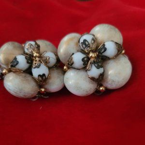 VINTAGE CLIP ON EARRINGS